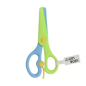 TESOURA ESCOLAR PLASTICA 12CM CORES LEO & LEOA